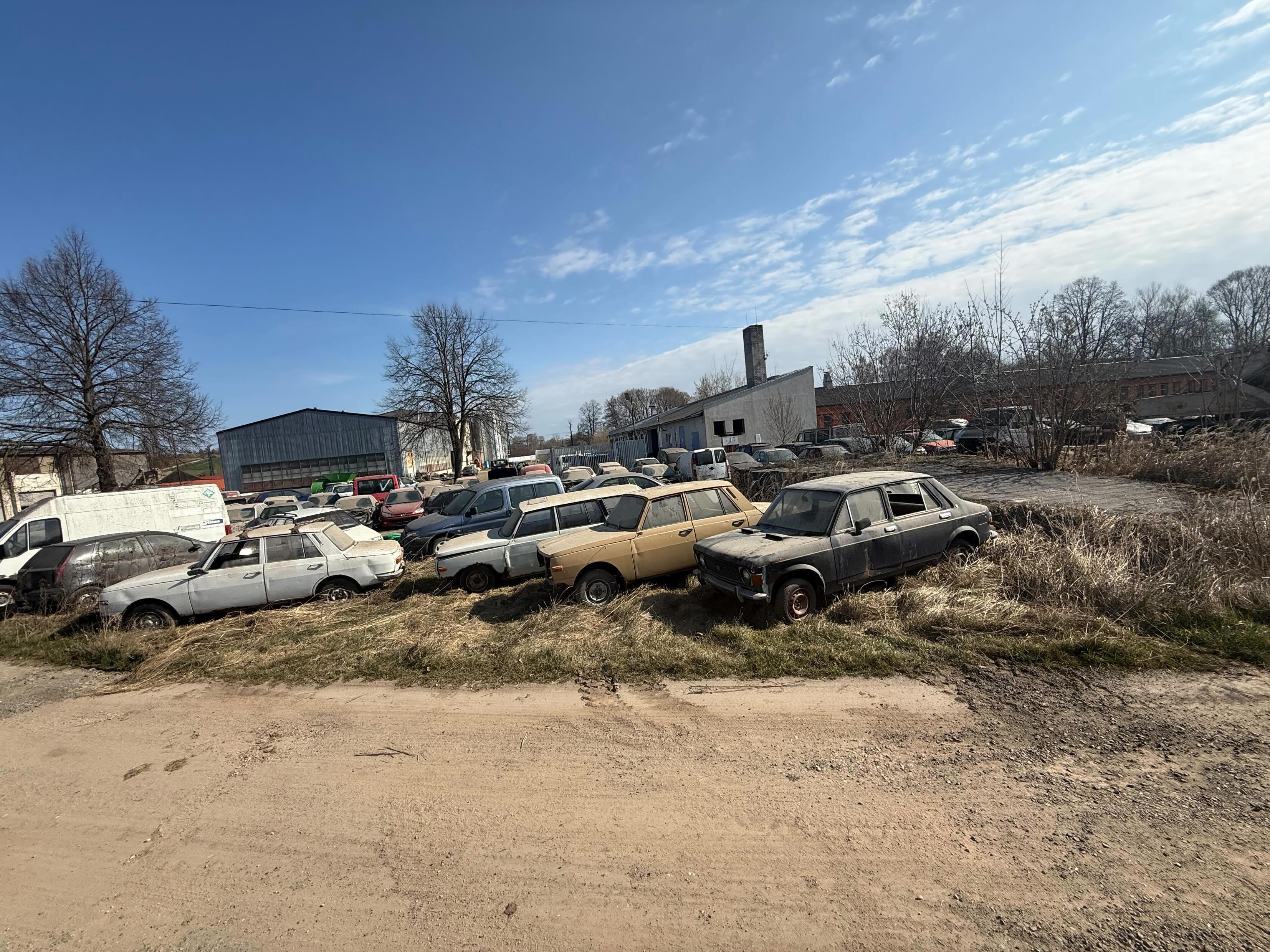 Areál Autožrout Pardubice — výkup starých aut a veteránů
