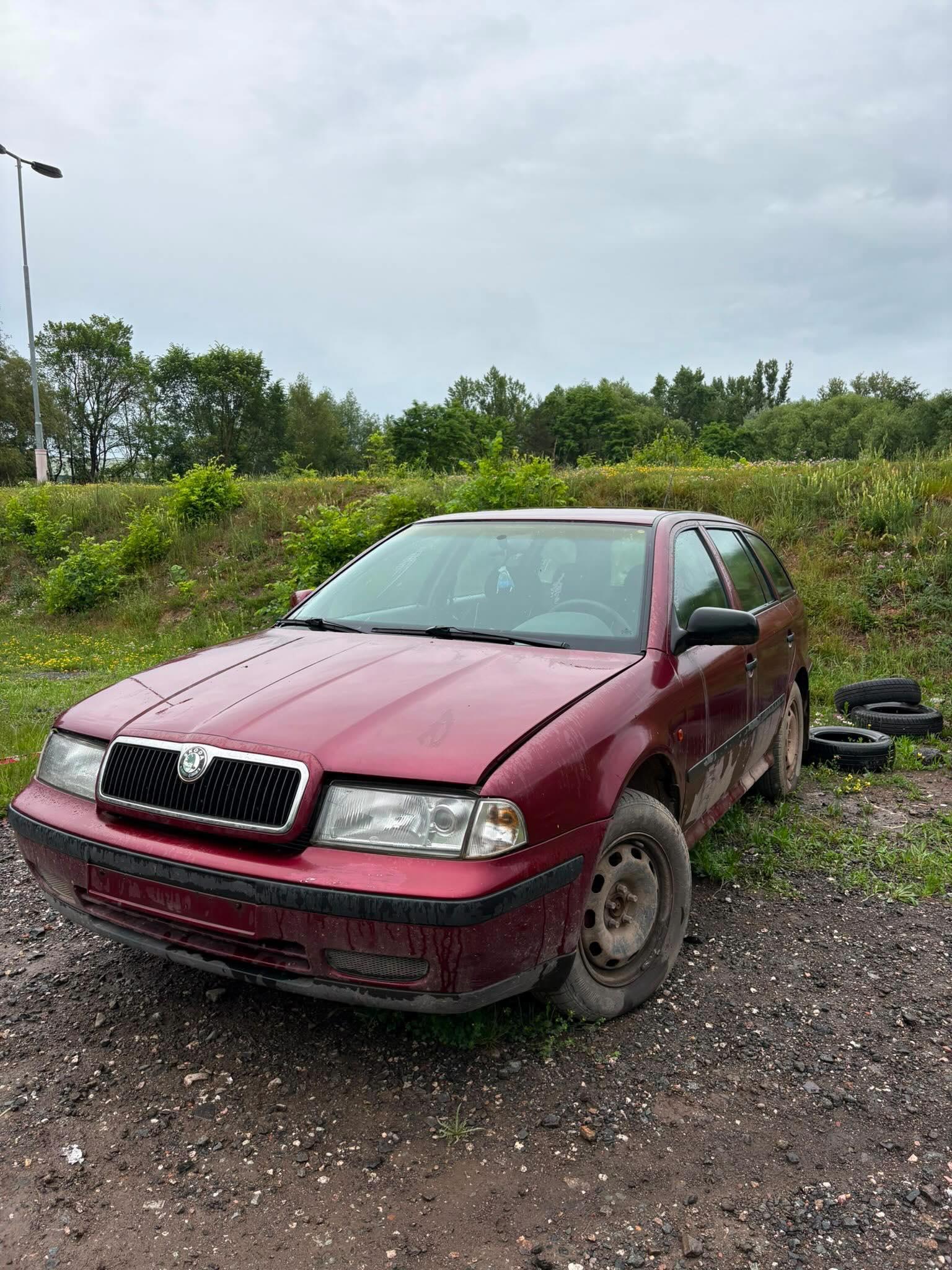 Škoda Octavia bez kapoty — výkup nefunkčního auta Pardubice